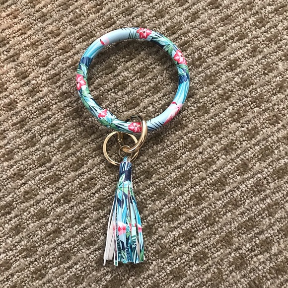 2 for $10 💋FINAL PRICE Key Ring Bangle w/ Tassel - Picture 12 of 15